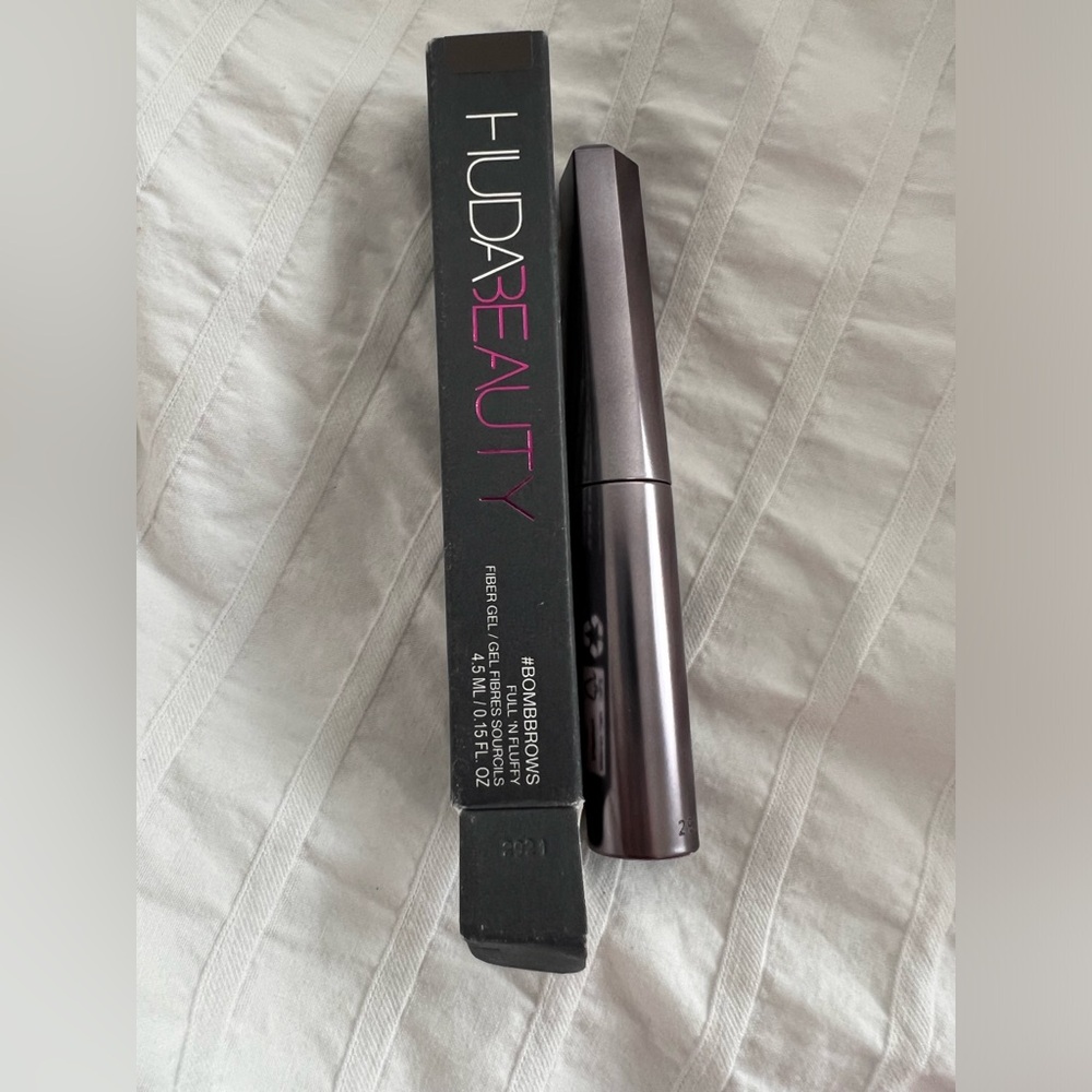 BNWB HUDA BEAUTY #BOMB BROWS FULL N FLUFFY 6/RICH BROWN FIBER GEL